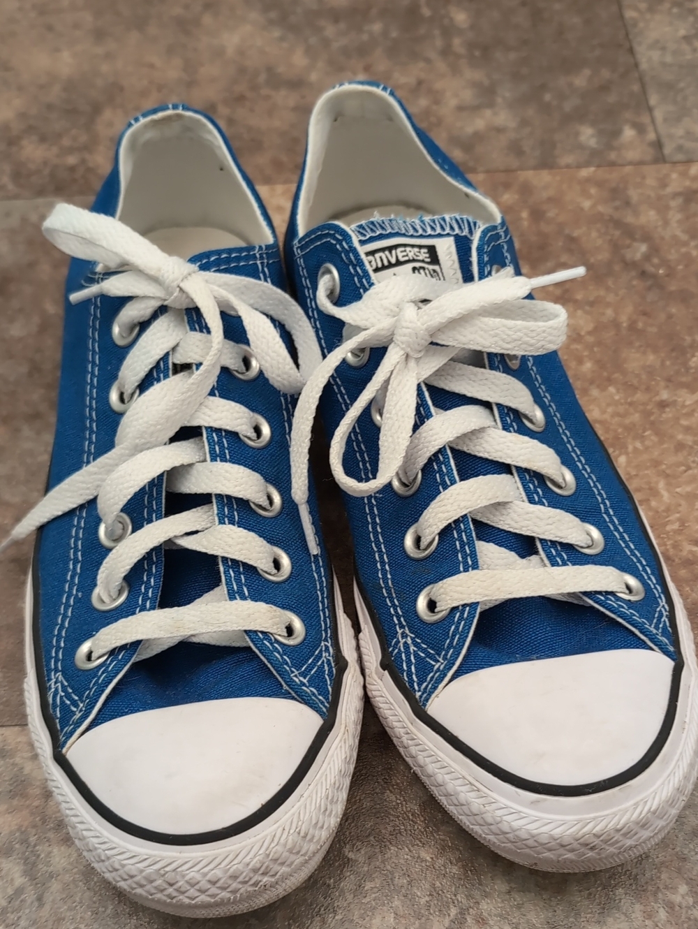 Converse Low Top Sneakers in Blue